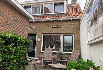 Pollux bij Vuurtoren en strand has Balcony rooms
