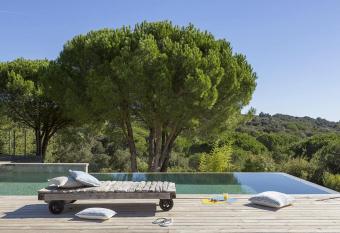 Domaine Sainte Colombe has Balcony rooms