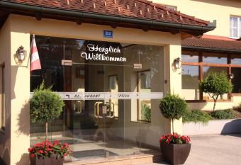 Hotel Wahlm  ller allows 18 year olds to book a room