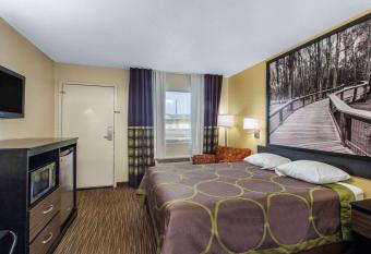 Super 8 by Wyndham Florence has Smoking rooms