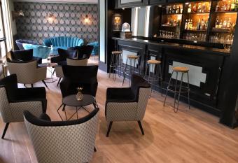 Hotel Le Cardinal Rueil Centre allows 18 year olds to book a room