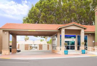 Motel 6 Pasadena. Ca Old Town Pasadena Area has Smoking rooms