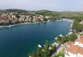 villa red hill has Balcony rooms