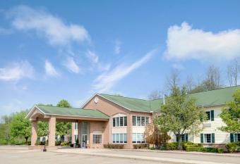 Days Inn by Wyndham Lisbon has Smoking rooms