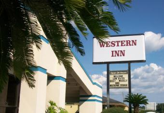 Western Inn - Pensacola has Smoking rooms