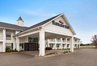 Baymont by Wyndham Washington allows 18 year olds to book a room