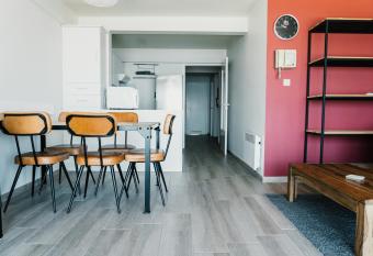 Appartement Val Rose II, 11de verdieping allows 18 year olds to book a room