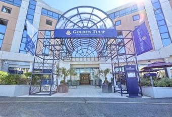 Golden Tulip Paris CDG Airport     Villepinte allows 18 year olds to book a room