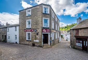 The George and Dragon allows 18 year olds to book a room