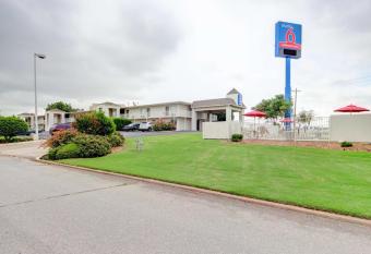 Studio 6 Midwest City Ok - Oklahoma City has Smoking rooms