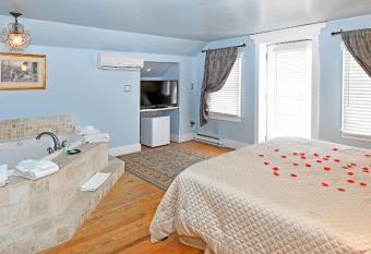 The Country Inn of Berkeley Springs allows 18 year olds to book a room