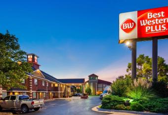 Best Western Plus Yukon has Smoking rooms