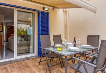 Villa Ramon has Balcony rooms