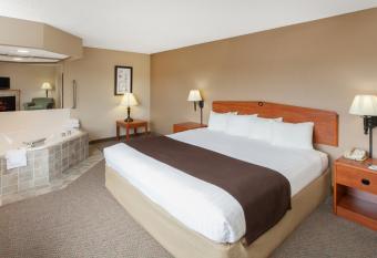 AmericInn by Wyndham Greenville has rooms with a private hot tub