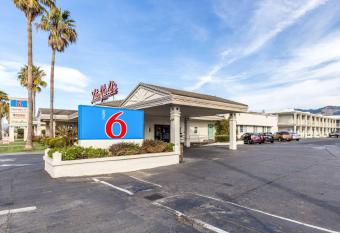 Motel 6 San Rafael Ca allows 18 year olds to book a room