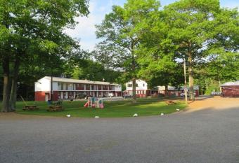 Red Ranch Inn has Smoking/Balcony rooms