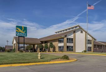 Quality Inn & Suites Stuttgart North has Smoking rooms