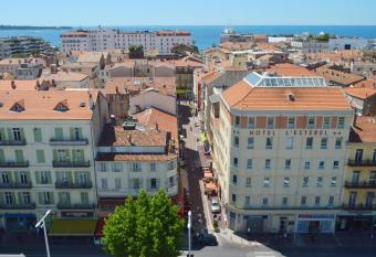 L Esterel allows 18 year olds to book a room