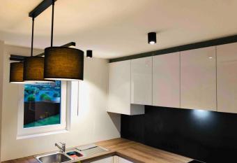 Juste    C  t  , Maison de caract  re avec piscine allows 18 year olds to book a room