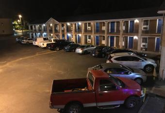 Towne Inn has Smoking rooms