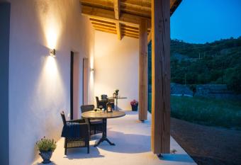 villa d illouvre allows 18 year olds to book a room