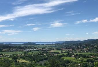 R.A.Country Dream allows 18 year olds to book a room