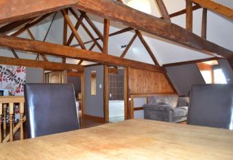 Le Domaine des Cigognes has rooms with a private hot tub