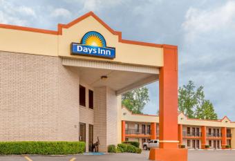 Days Inn by Wyndham Arcadia Louisiana has Smoking rooms