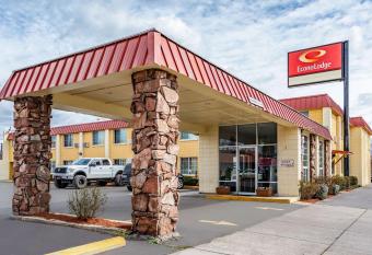 Econo Lodge Prineville allows 18 year olds to book a room
