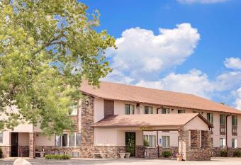 Super 8 by Wyndham Chariton allows 18 year olds to book a room