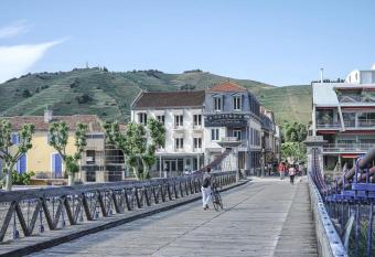 H  tel Les Deux Coteaux has Balcony rooms