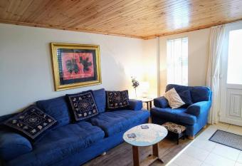 The Nook @ Rowan Tree Cottage has Balcony rooms