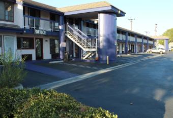 Travelodge by Wyndham Buena Park allows 18 year olds to book a room