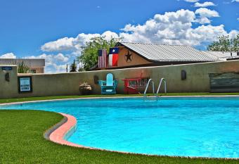 The Maverick Inn has Balcony rooms