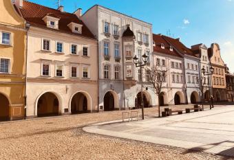 POBUUDKA II Pleba  ska z widokiem na Rynek allows 18 year olds to book a room