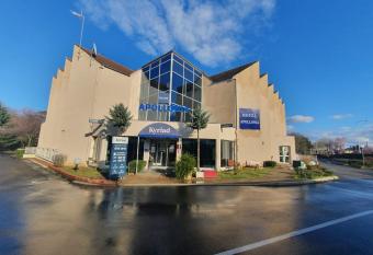 Kyriad Saint Fargeau Ponthierry - Apollonia allows 18 year olds to book a room