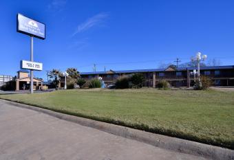 Xecutive Inn and Suites has Smoking rooms