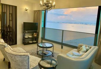 SUNRISE Gurney Seaview Luxury Duplex allows 18 year olds to book a room