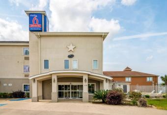 Studio 6-Sulphur, LA has Smoking rooms