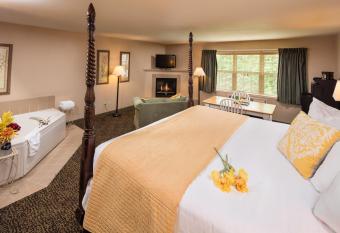 Wyndham Garden Galena Hotel & Day Spa has Balcony rooms