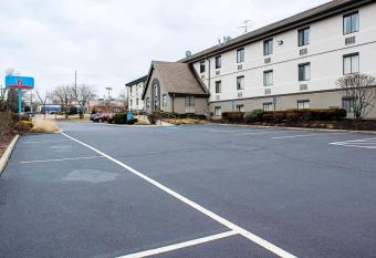 Welcome Suites Springdale allows 18 year olds to book a room