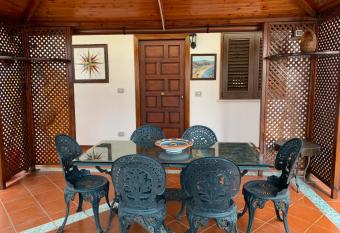 Casa Vacanza NINA allows 18 year olds to book a room