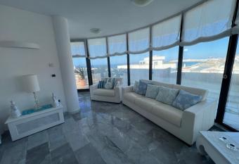 Attico Rossella allows 18 year olds to book a room