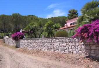 Studio-Appartment in Landhaus mit Meerblick allows 18 year olds to book a room