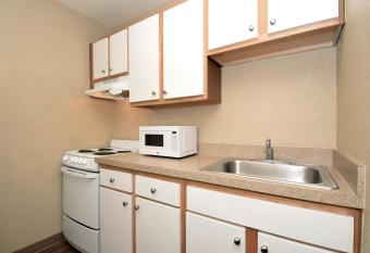 Suburban Studios Columbus - Dublin allows 18 year olds to book a room