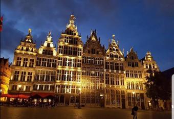 BAAN SIAM allows 18 year olds to book a room