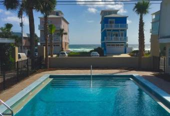The Catalina has Balcony rooms