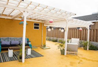 Villa cocomo allows 18 year olds to book a room