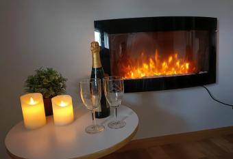 Anduri  a allows 18 year olds to book a room