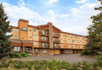 Days Inn by Wyndham Silverthorne has Balcony rooms